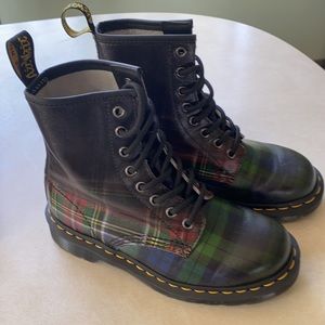 Dr martens tartan plaid like new men’s 5 women’s 6